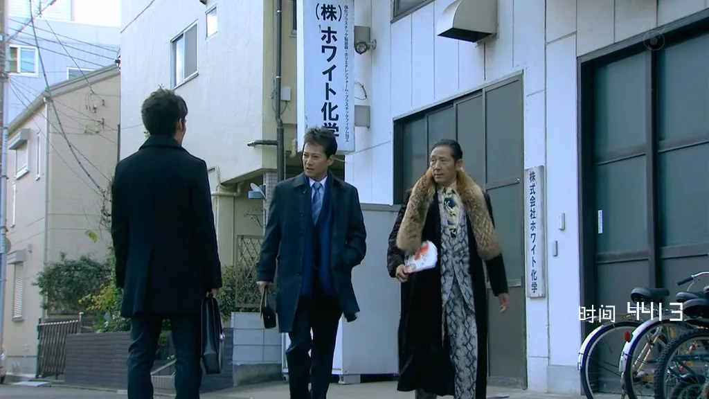 钱的战争.Zeni.no.Sensou.Ep01.Chi_Jap.HDTVrip.1024X576.mkv_snapshot_00.09.53_[2015.01.18_15.55.15].jpg